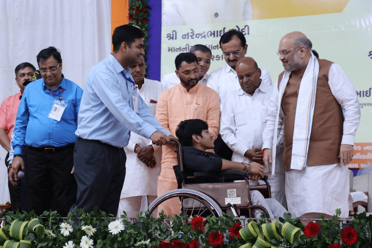 Hon'ble Union Minister for Home affairs Shri Amit Shah distributed the ALIMCO manufactured Aid and Assistive devices to Divyangjan under ADIP Scheme andÂ to Sr. Citizens (BPL Category) under Rashtriya Vayoshri YojanaÂ in the presence of Union Minister of Social Justice & Empowerment Shri Thaawarchand Gehlot in Samajik Adhikarita Shivir organised at Kalol in Gandhinagar district of GujaratÂ on October 25, 2019.
